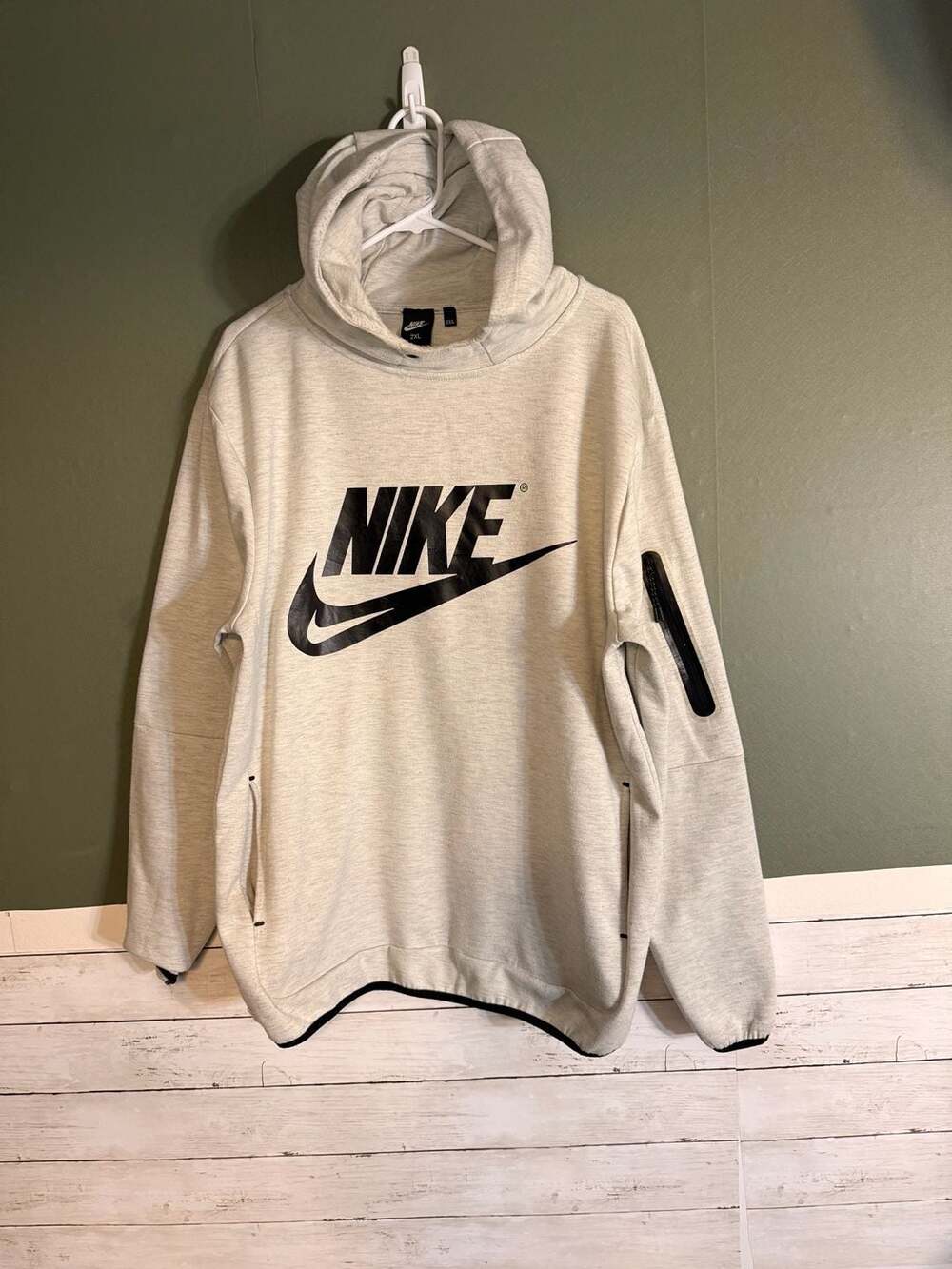 Nike Mens 2XL Grey Center Logo Hoodie with Sleeve Pocket